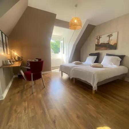 D'hotes De Verdigne Piscine Chauffee Parking Wifi Bed and Breakfast