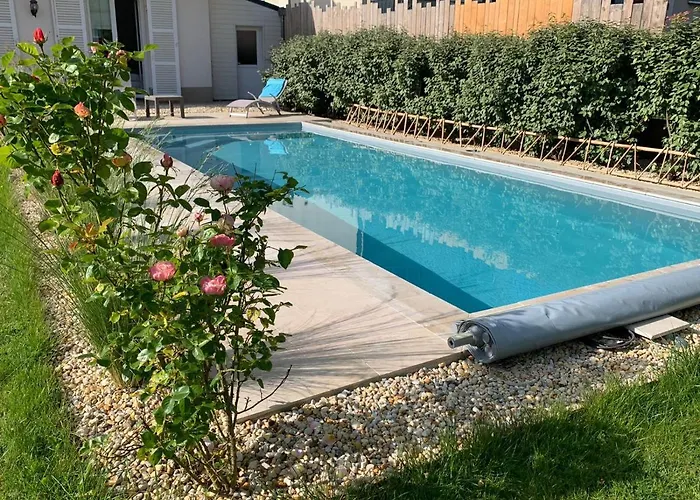 D'hôtes De Verdigné Piscine Chauffée Parking Wifi Bed & Breakfast